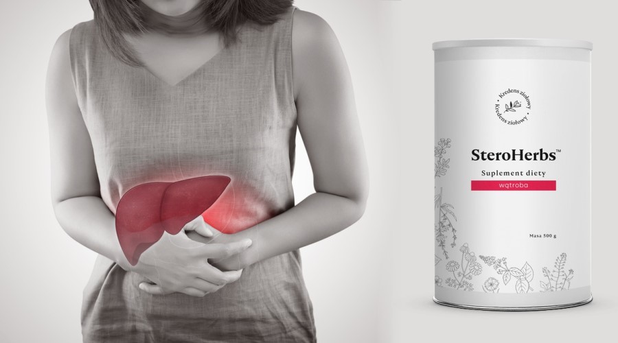 Kobieta trzyma się za bolący brzuch. Obok opakowanie suplementu diety na wątrobę SteroHerbs.